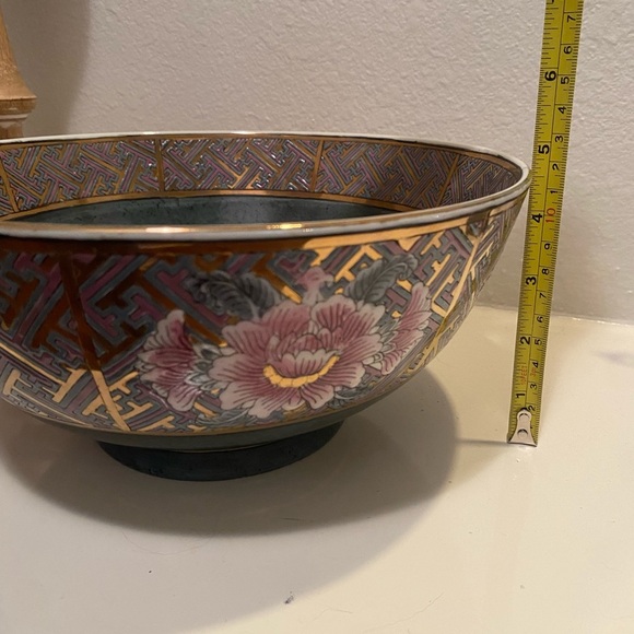 Vintage Japanese Porcelain Chrysanthemums Flower Accent Bowl - Picture 9 of 9